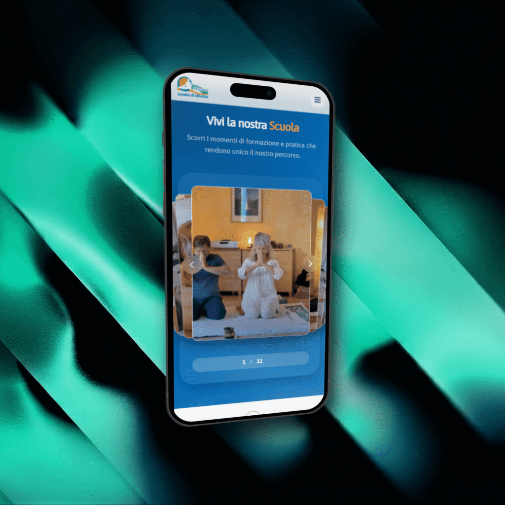 Mockup smartphone con slide mobile Open Day Shiatsu Fiume e persone in meditazione durante lezione in aula